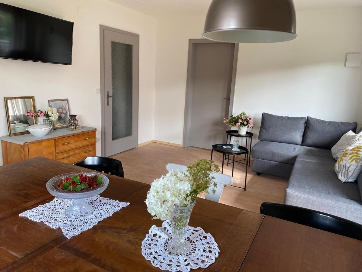 Wohnung Erdgeschoss Mit 3 Schlafzimmer In Ruhiger Gegend Mader Esterno foto
